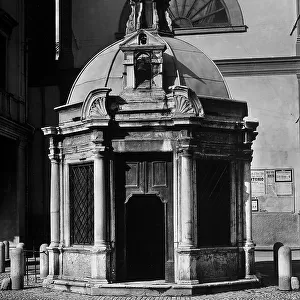 The Tempietto di Sant'Antonio in Rimini, built in Bramante's style in 1518 and rebuilt after the earthquake in 1672