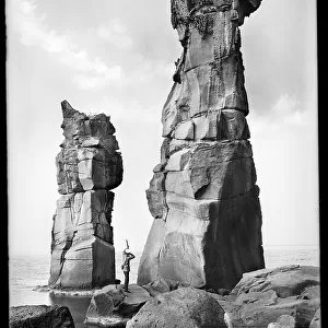 Vittorio Alinari's first trip: "Le Colonne", trachytic rocks of San Pietro Island