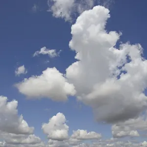 La formación de nubes, las nubes cumulonimbus gigantes.