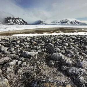 deserted, no one, No People, nobody, uninhabited, empty, daytime, day, daylight, snow, Mountain Range, Mountains, rock, rocks, the rock, the rocks, island, islands, islet, Norway, Europe, Europe's, mood, atmosphere, Norwegian, atmospheric, moody