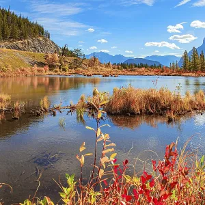 deserted, no one, No People, nobody, uninhabited, empty, white, foliage, leaves, snow, water, waters, waterfront, Mountain Range, Mountains, water body, body of water, lake, lakes, Lake, See, cloud, clouds, nature, open air, Canada, North America