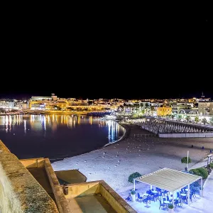 Vista nocturna del puerto de Otranto. Vista nocturna del puerto de Otranto.