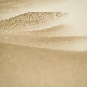 Les structures de sable créées par les déplacements du vent. Les structures de sable créées par les déplacements du vent.