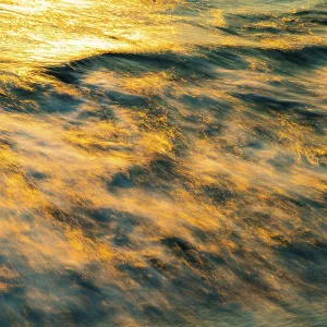 Ráfaga, olas en la playa, puesta de sol. Ráfaga, olas en la playa, puesta de sol.