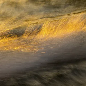 Ráfaga, olas en la playa, puesta de sol. Ráfaga, olas en la playa, puesta de sol.