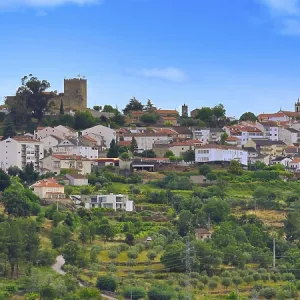 Vista sobre Belmonte y su castillo. Vista sobre Belmonte y su castillo.