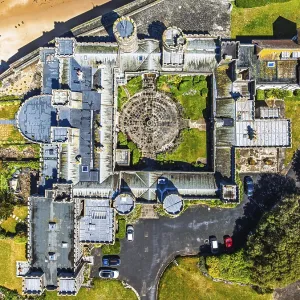 Vue du haut sur le château de Kingsgate depuis un drone. Vue du haut sur le château de Kingsgate depuis un drone.