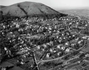 Prints of GREAT MALVERN, Malvern, Worcestershire. Aerial view taken by Harold Wingham, 26th November 1951 Worcestershire Prints: Aerial View Print of Great Malvern, Worcestershire
