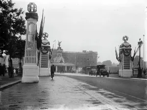 Prints of THE MALL, CITY OF WESTMINSTER, GREATER LONDON Royalty Prints: The Mall Print: A view along The Mall towards Buckingham Palace