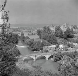 Bridges – River Crossings and Engineering Structures: Print of Dinham Bridge, Ludlow