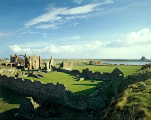 Heritage/abbeys priories north east/lindisfarne priory j880067 Heritage/abbeys priories north east/lindisfarne priory j880067