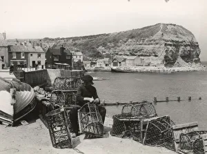 Mending lobster pots DIX02_01_022 Mending lobster pots DIX02_01_022