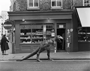 Model dinosaur, 1 Russell Street, Covent Garden DD004683 Model dinosaur, 1 Russell Street, Covent Garden DD004683