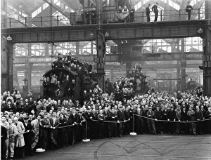 Crowds at the Evening Star naming ceremony, 18th March 1960 Crowds at the Evening Star naming ceremony, 18th March 1960