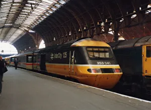 HST Class 253 locomotive No. 041 at Platform 1, Paddington Station in the 1980s HST Class 253 locomotive No. 041 at Platform 1, Paddington Station in the 1980s