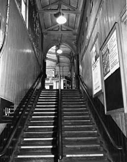Stations halts/wiltshire stations swindon junction station/swindon station staircase platforms 1970 Stations halts/wiltshire stations swindon junction station/swindon station staircase platforms 1970