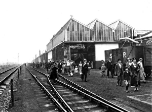 Swindon Works staff boarding Trip trains in 1934 Swindon Works staff boarding Trip trains in 1934