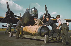 Vickers Wellington and 4000 lb bomb Vickers Wellington and 4000 lb bomb