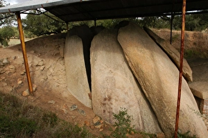 Anta Grande do Zambujeiro. Megalithic monument. 4000-35000 B Anta Grande do Zambujeiro. Megalithic monument. 4000-35000 B