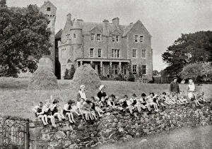 Barnardo Evacuees at Comlongon Castle, Dumfries Barnardo Evacuees at Comlongon Castle, Dumfries