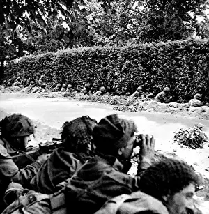 Second World War Photos Prints: British First Airborne dug in at Arnhem; Second World War, 1