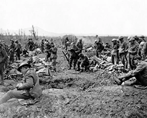 British troops resting and cleaning weapons, WW1 British troops resting and cleaning weapons, WW1