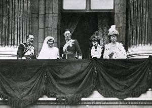 Buckingham Palace balcony after wedding of Princess Mary Buckingham Palace balcony after wedding of Princess Mary