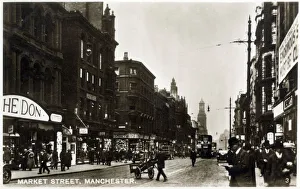 Busy Market Street, Manchester, England Busy Market Street, Manchester, England