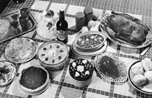 Christmas Table Setting Ideas Prints: Christmas Buffet Spread