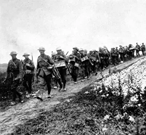 Historical Images Of War Prints: A column of British grenadiers