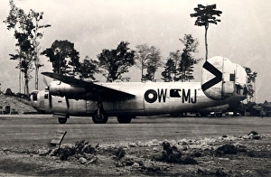 Consolidated B-24J taxying of R Australian AFs 21 Sdn Consolidated B-24J taxying of R Australian AFs 21 Sdn