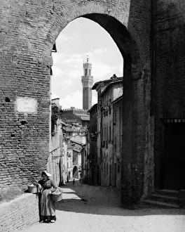 Late 19th Century Print of Via di Sant Agata and Torre del Mangia, Siena