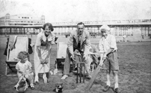 Family & Beach Cricket Family & Beach Cricket