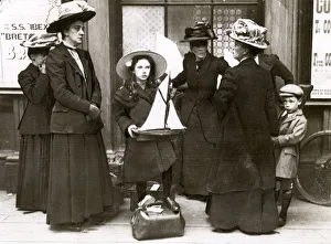 Family leaving on holiday - Paddington Station, London Family leaving on holiday - Paddington Station, London