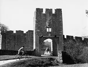English Medieval Castles Prints: Farleigh Castle Gate