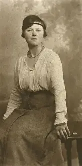 Vintage Women's Clothing Styles Prints: Fashionable young woman of the 1920s