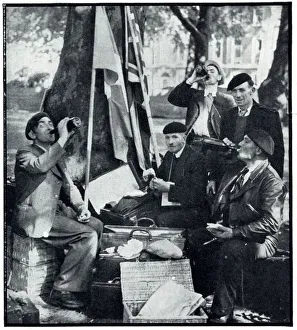 French reservists enjoying lunch in London, September 1939 French reservists enjoying lunch in London, September 1939