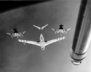 Handley Page Victor K1 refuels 2 RAF McDonnell F-4 Phantoms Handley Page Victor K1 refuels 2 RAF McDonnell F-4 Phantoms