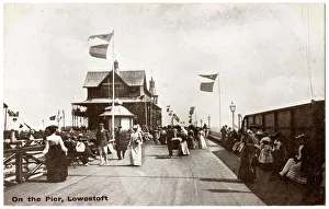 Holidaymakers on the pier, Lowestoft, Suffolk Holidaymakers on the pier, Lowestoft, Suffolk