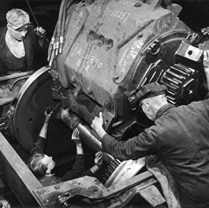 Installing an engine for a diesel locomotive Installing an engine for a diesel locomotive