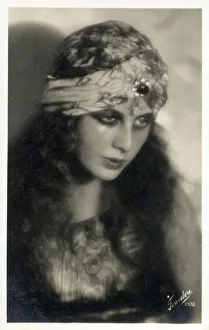 Italian Glamour - Bewitching woman with jewel headscarf Italian Glamour - Bewitching woman with jewel headscarf