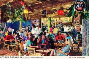 Butlins Bognor Regis - The Beachcomber Bar Print