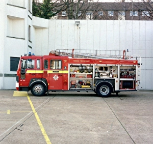 LFDCA-LFB Volvo Saxon pump ladder at Croydon LFDCA-LFB Volvo Saxon pump ladder at Croydon