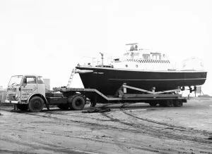Prints of Entering service in February 1976, the Fire Hawk was built by Watercraft of Shoreham at a cost of £ 60, 000 Fire Brigade Prints: GLC-LFB Fire Boat - Fire Hawk Print, 1976