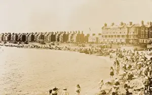 Lowestoft Seaside Resort Prints: Lowestoft / Beach 1906