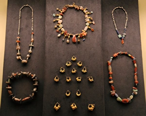 Mesopotamian art. Assyrian Empire. Funerary objects: Necklac Mesopotamian art. Assyrian Empire. Funerary objects: Necklac