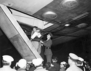 Miss Mary Day Winn of New York is helped aboard LZ 129 H? Miss Mary Day Winn of New York is helped aboard LZ 129 H?