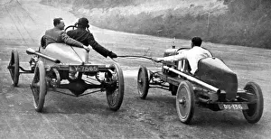Brooklands Motor Racing Prints: Motor racing breakdown at Brooklands