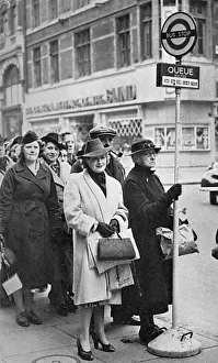 Moveable bus stop arrives in London, WWII Moveable bus stop arrives in London, WWII