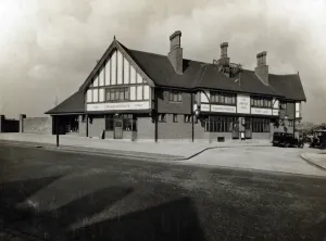 London Boozer Photographs Prints: Photograph of Arnos Arms, Southgate, London